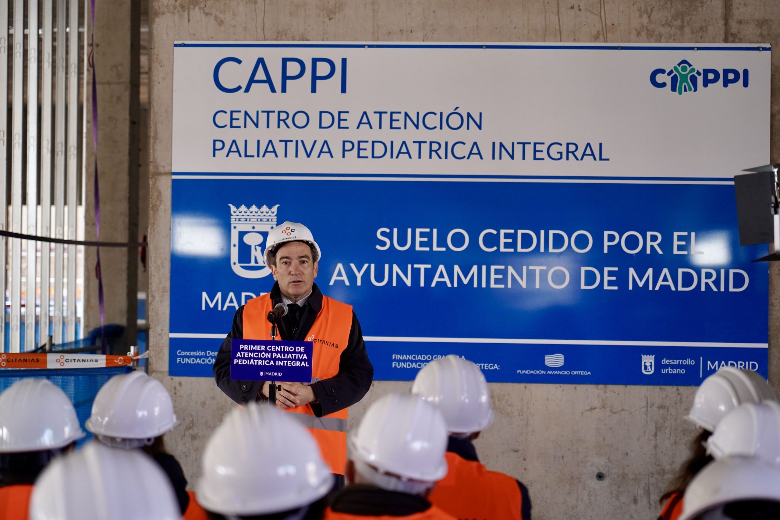 Borja Carabante visita las obras del primer centro de cuidados paliativos pediátricos de Madrid