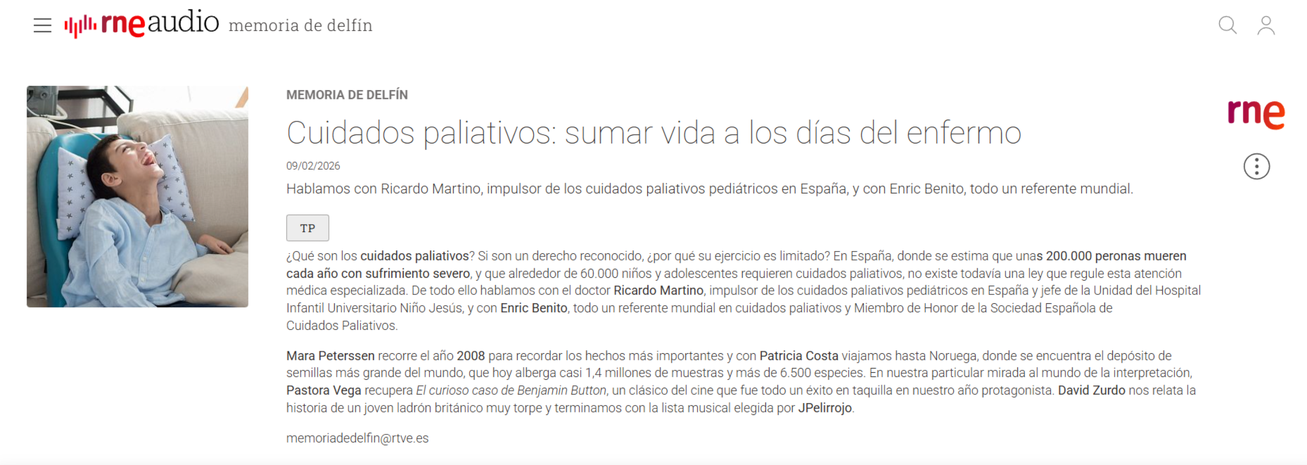 Cuidados paliativos pediátricos Madrid Un niño sonriente en silla de ruedas mira hacia arriba; al fondo, se destaca la labor de CAPPI Fundación porqueViven en Madrid. CAPPI Fundación porqueViven