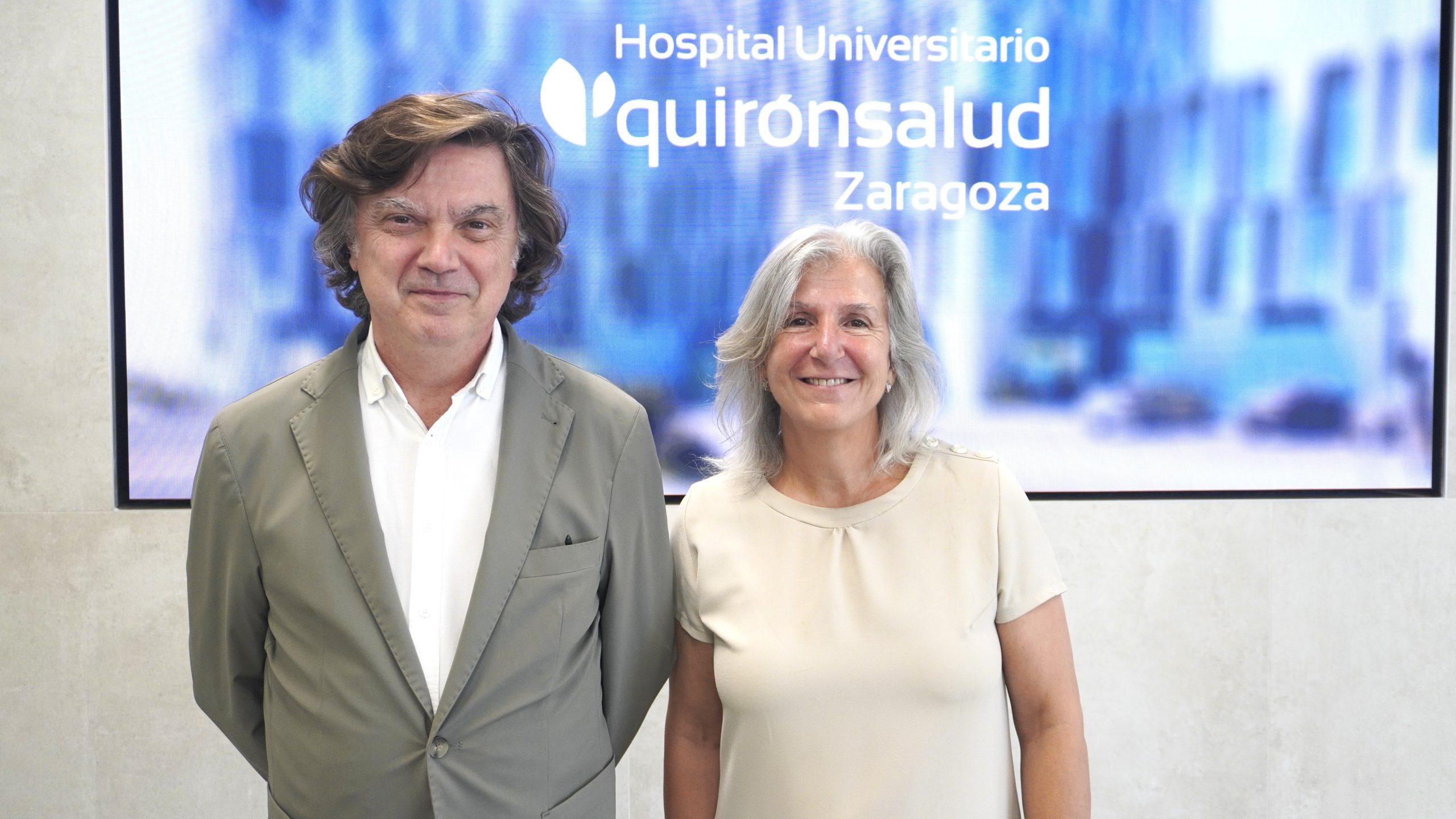 Representantes de Quirónsalud Zaragoza y la Fundación porqueViven durante la firma del acuerdo para impulsar la nueva sede del primer centro de cuidados paliativos pediátricos en Aragón.